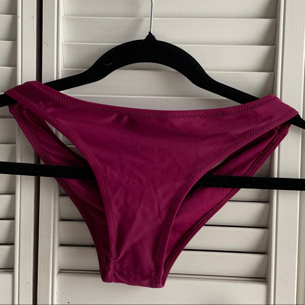Maroon bikini bottom! NEVER worn!🌺